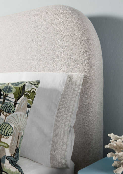 Commerce And Market - Bridget Upholstered Bed