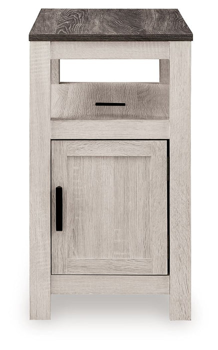 Fendenmore - Chair Side End Table