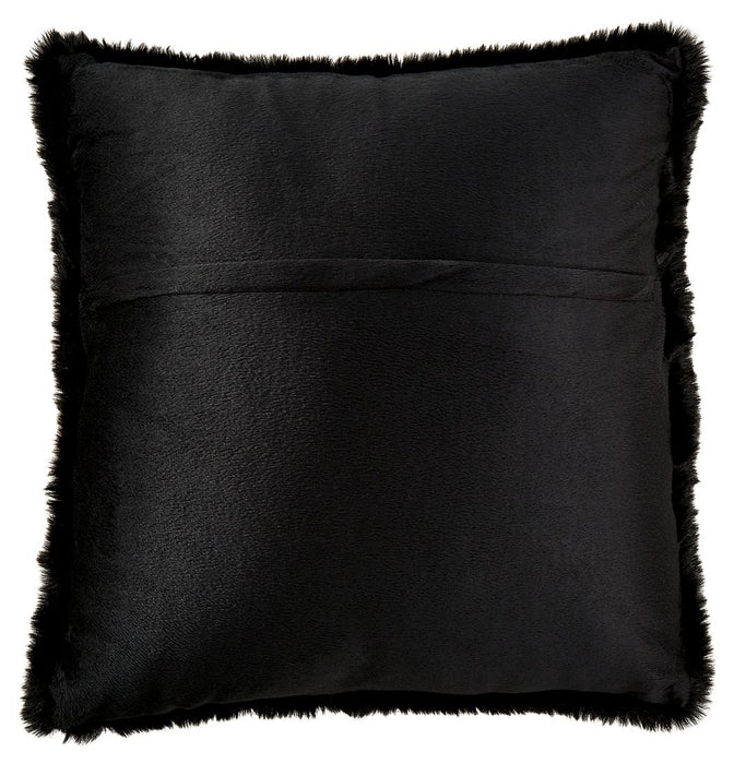Gariland - Faux Fur Pillow